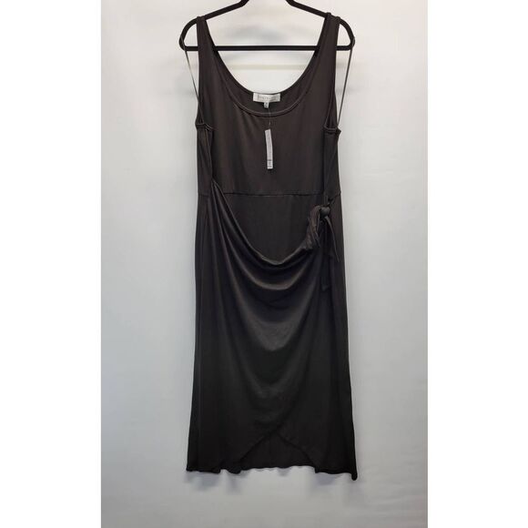 Socialite Curve Wrap Sleeveless Dress - Picture 1 of 4